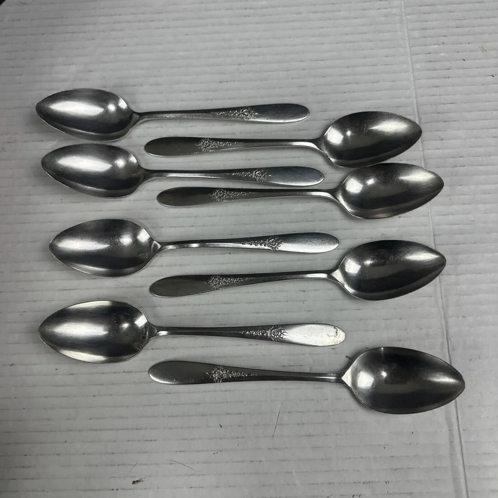 VTG  1941 SILVERPLATE SPOON 8 PC ONEIDA FANTASY TUDOR PLATE COMMUNITY See Pics